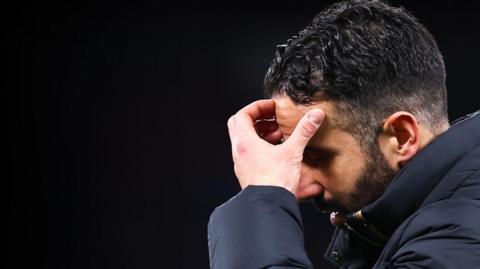 Ruben Amorim holds his head