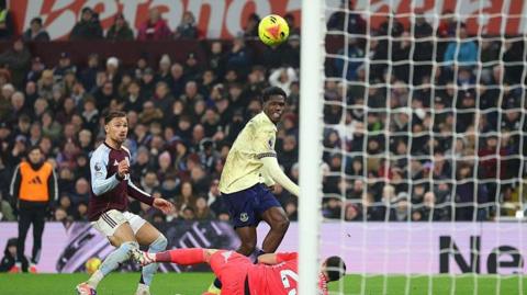 Thierno Barry scores Everton's winner